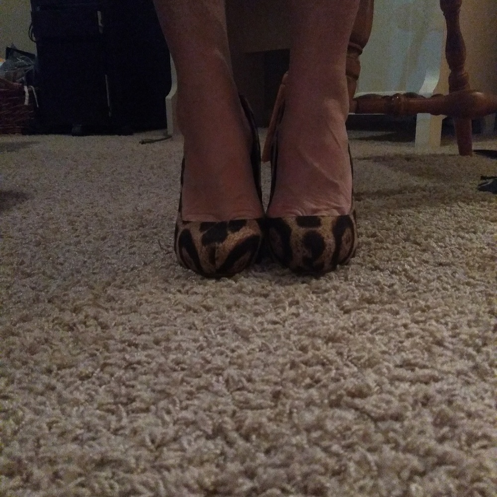 Steve Madden Leopard Print Pumps - Picture 3 of 5
